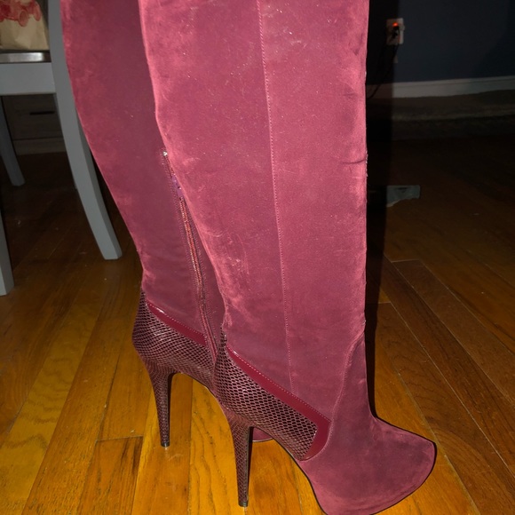 Boots - Picture 4 of 4